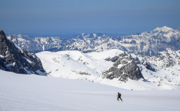 Skitourengeher am Dachsteingletscher